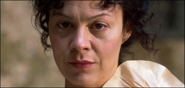 wE}bN[[/Helen McCrory